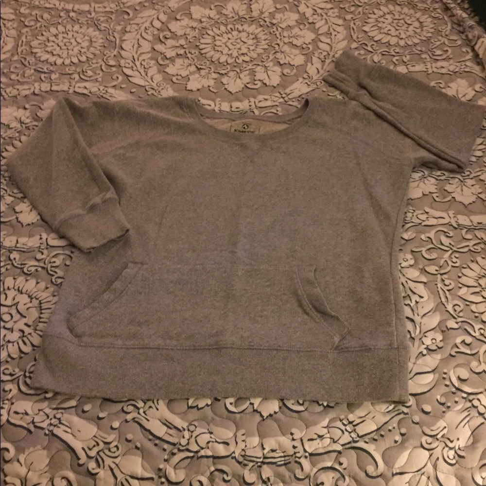 🌺3/$15 Sweat shirt with front pockets